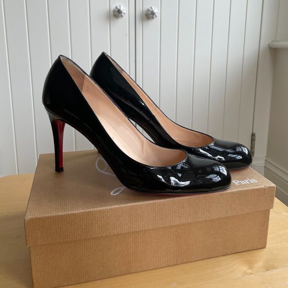 Iconic Christian Louboutin Red Sole High Heel - Picture 3 of 15